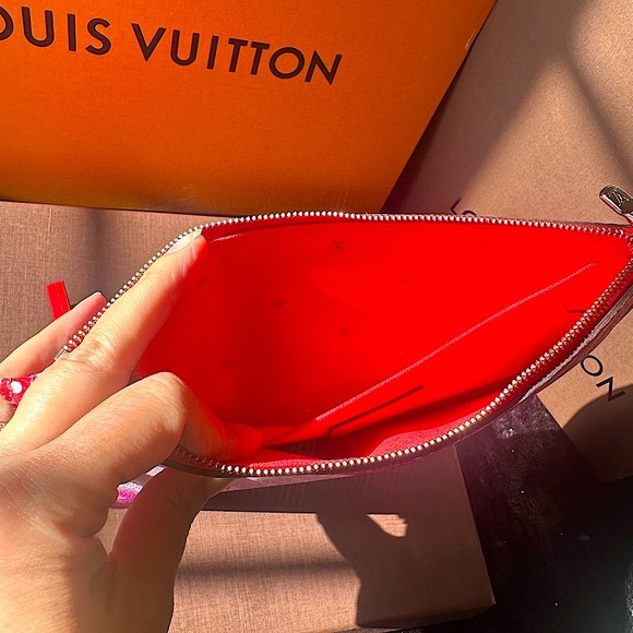 ❤️ Louis Vuitton Limited Edition Summer Escale Rouge Neverfull Wristlet Pochette - Picture 14 of 16